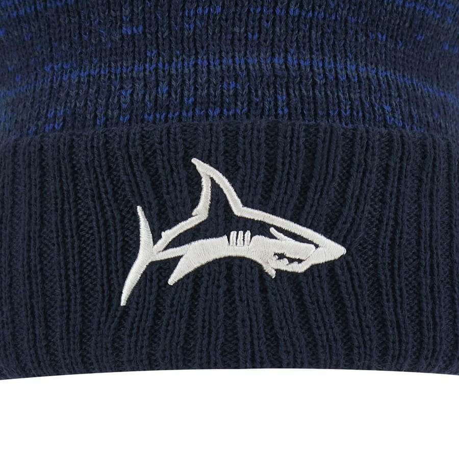 Zuccotto da rugby blu navy con logo squalo ricamato bianco.