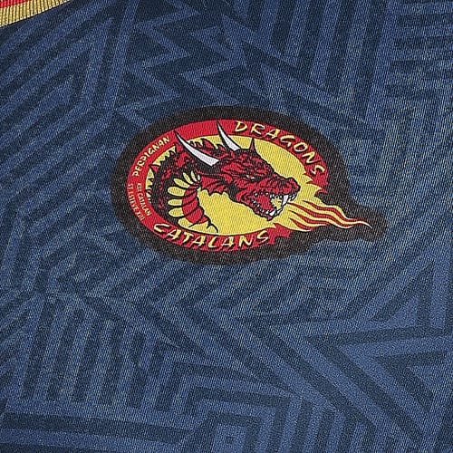 Maglia da allenamento rugby Dragons Catalans con logo del drago rosso.