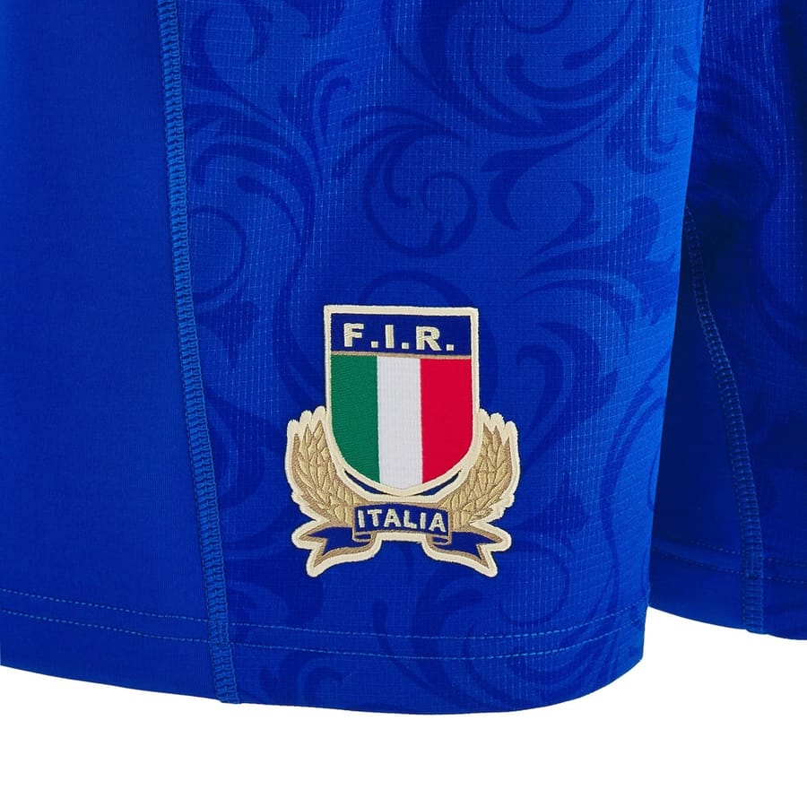 Pantaloncini da rugby Italia gara home Macron con stemma F.I.R. e logo Macron.