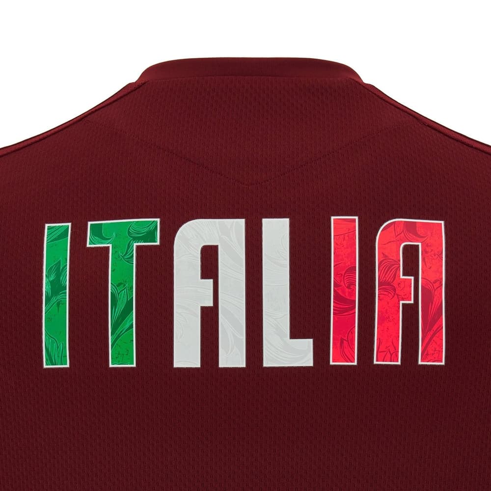 Maglia da allenamento rugby Italia 2025 con scritta "ITALIA" a bande tricolori.