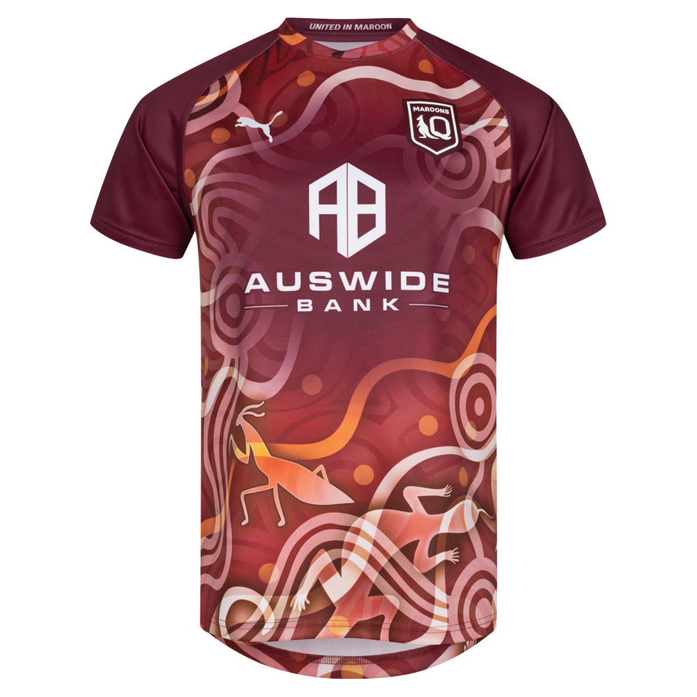 Maglia da rugby aborigena dei Queensland Maroons: maglia Puma con licenza ufficiale, con motivo artistico aborigeno e logo Auswide Bank.