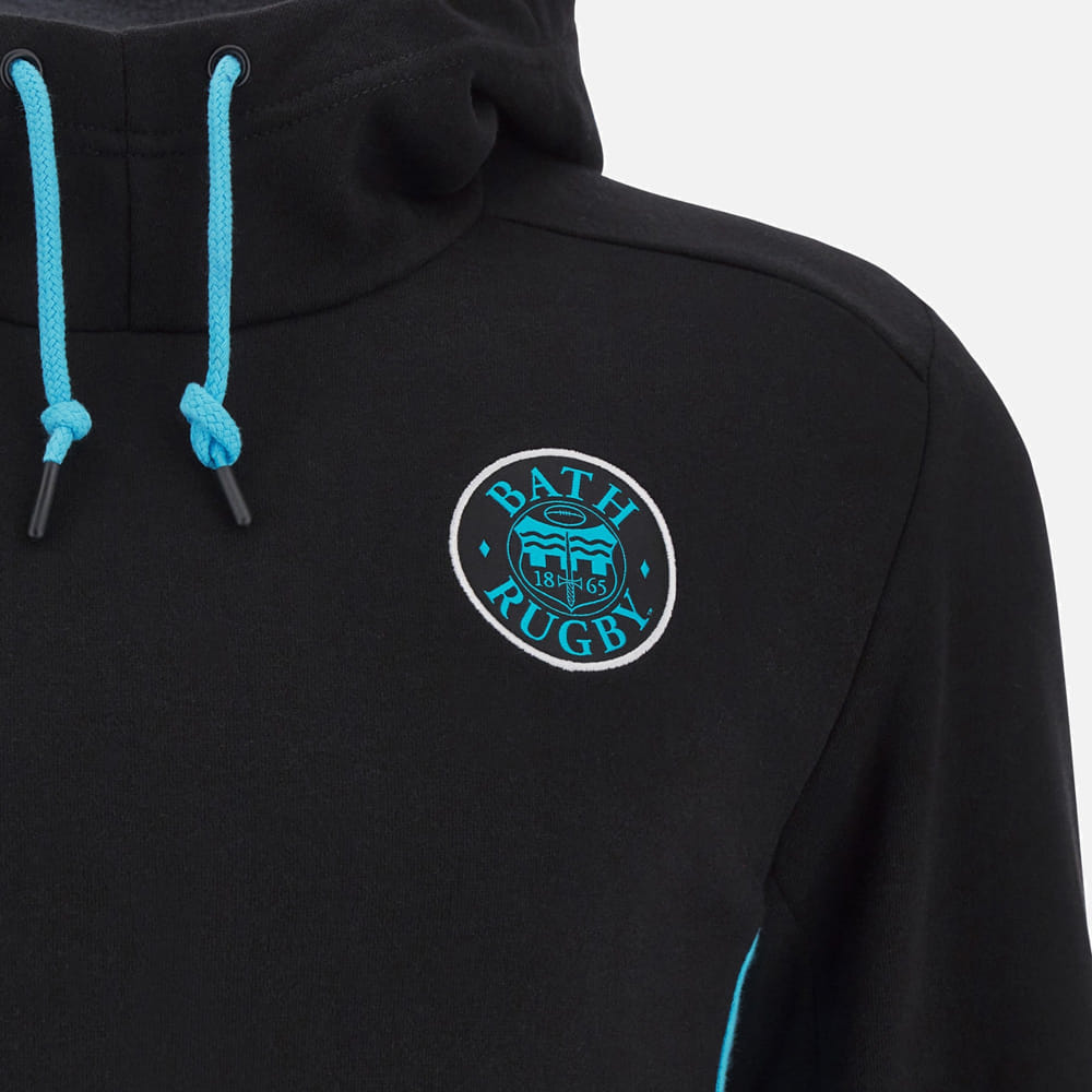 Felpa Rugby Bath con Cappuccio Travel Cotone 2023: Felpa nera con cappuccio, logo Bath Rugby, coulisse e pannelli laterali color verde acqua.