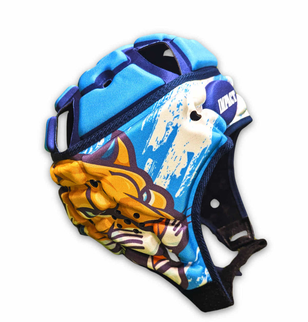 Caschetto Rugby Impact Vamos Pumas: casco protettivo da rugby con un vivace design Puma blu e giallo, che garantisce protezione dagli urti.