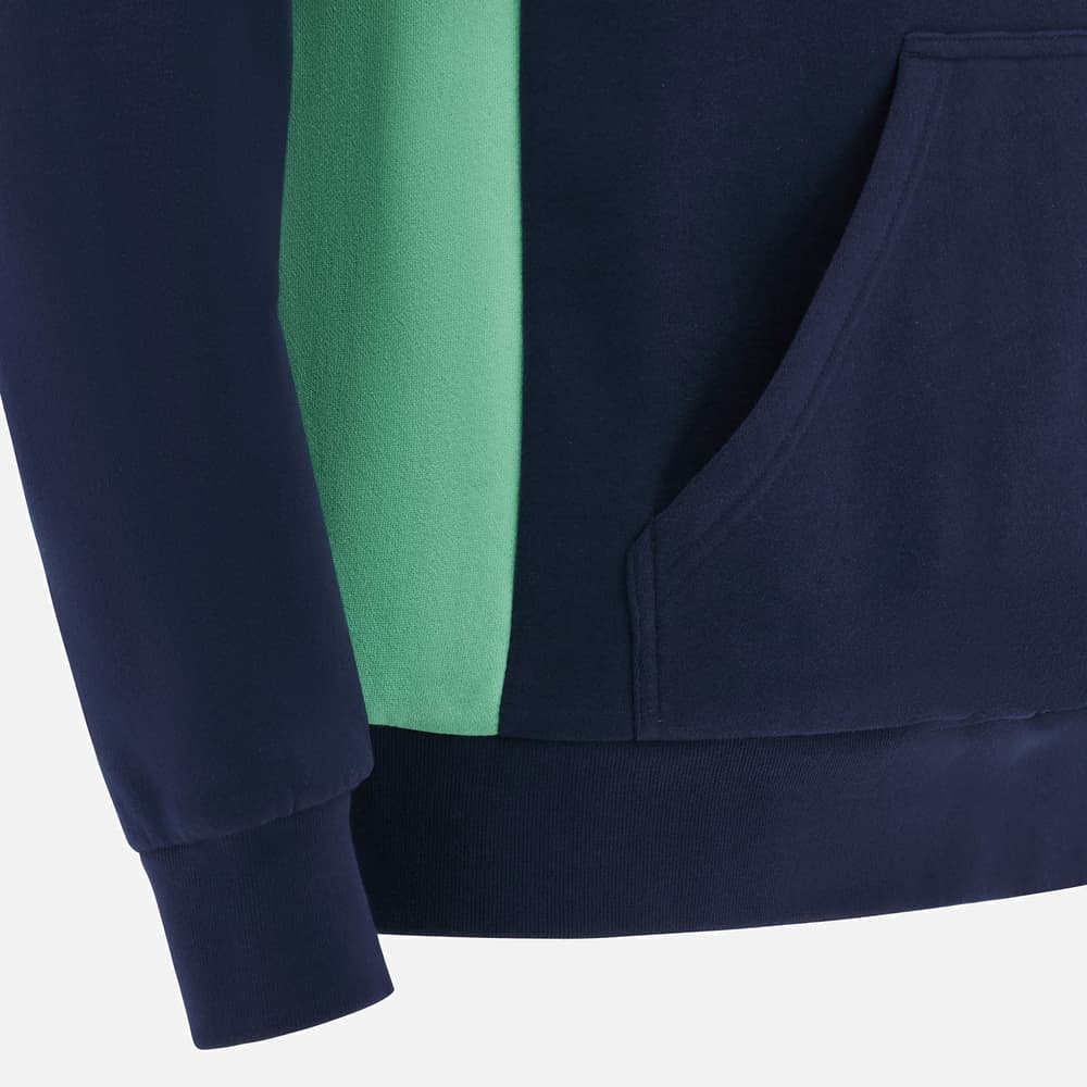 Felpa Rugby Scozia Travel 2025: Felpa invernale con cappuccio blu navy, dettagli color block verde acqua e tasca a marsupio.