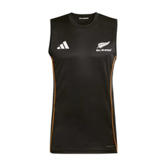 Canottiera da rugby All Blacks nera con logo Adidas e bordi arancioni.