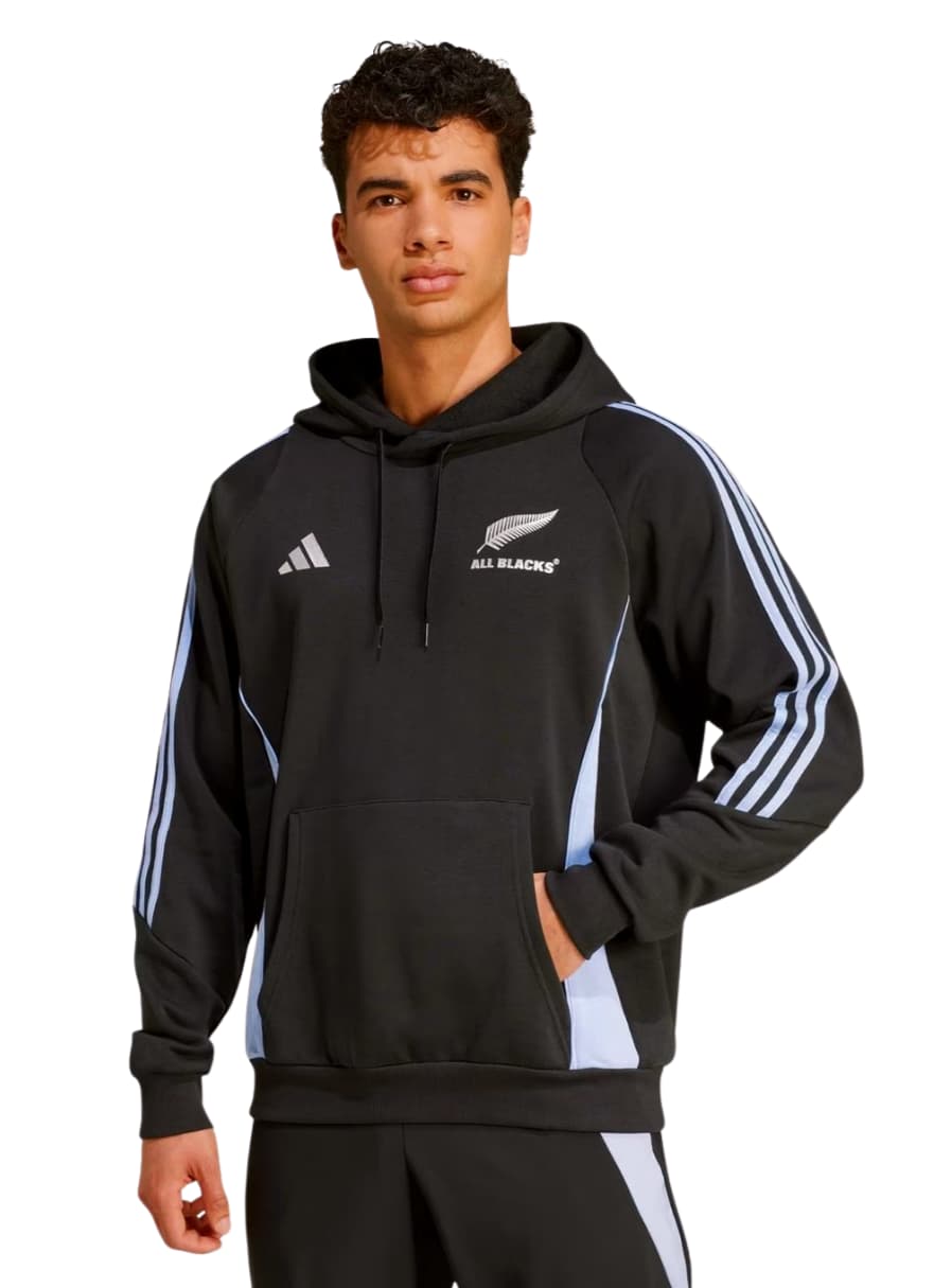 Felpa con cappuccio Adidas All Blacks 2025: felpa con cappuccio da rugby nera con dettagli azzurri e logo degli All Blacks.