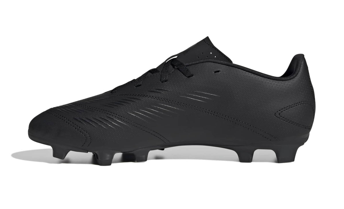 Scarpino da rugby Adidas Predator CLUB FxG nero, design monocolore e suola multidirezionale.
