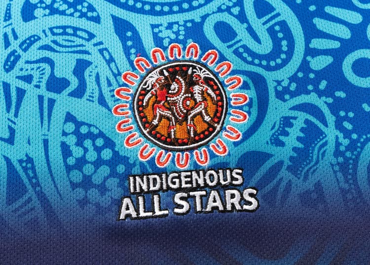 Maglia da rugby classica Indigenous All Stars 2025 con vivace design artistico aborigeno