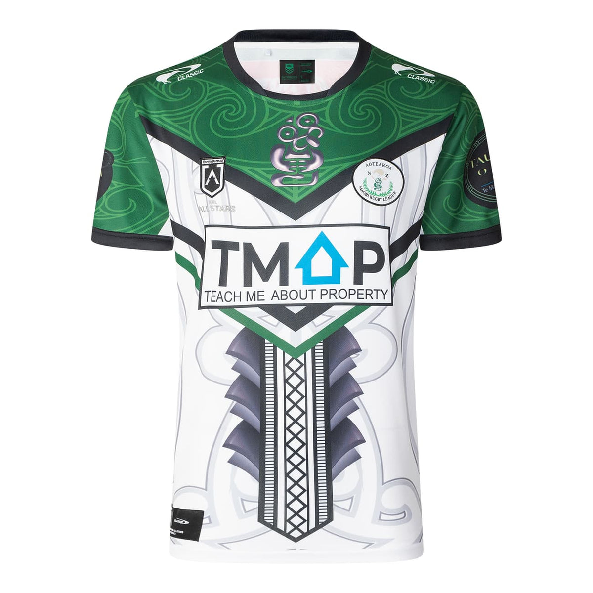 Maglia da rugby Maori All Stars NZRL Home 2025: maglia da rugby bianca con disegni Maori verdi e neri, logo dello sponsor TMAP.
