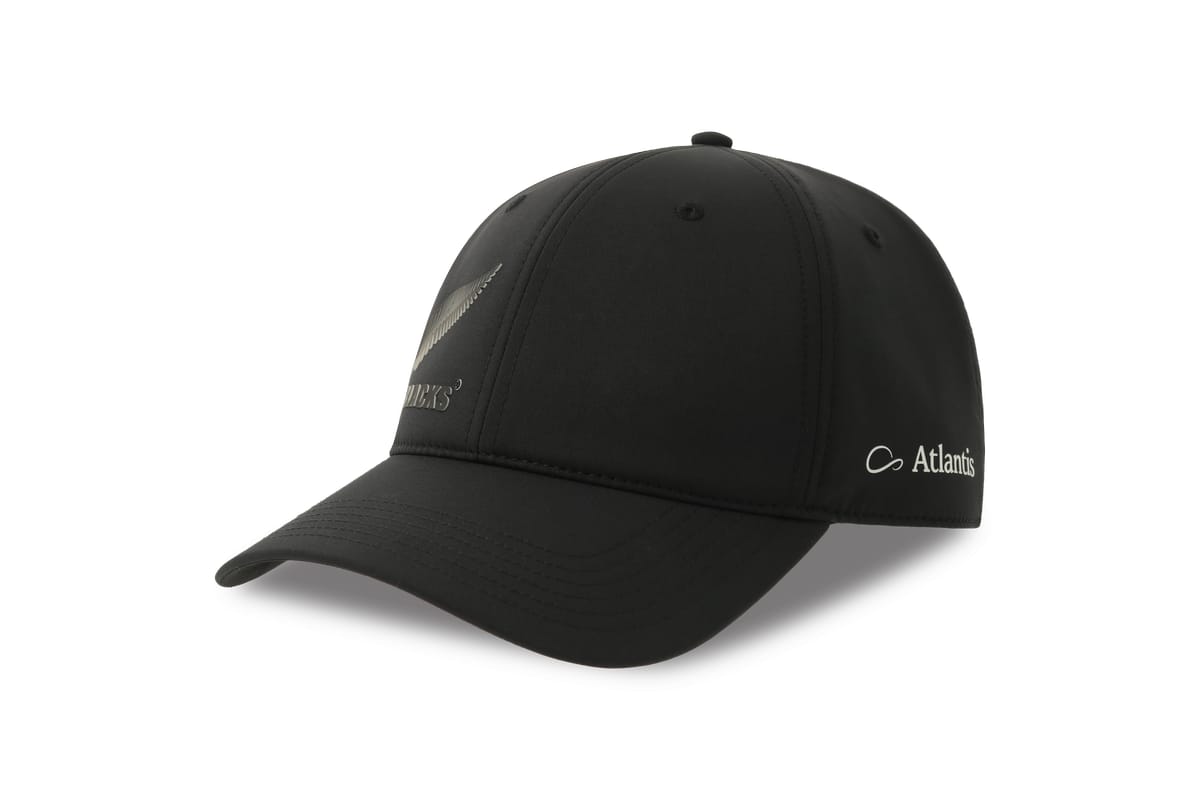 Cappellino nero ufficiale All Blacks Rugby con visiera e logo ricamato.