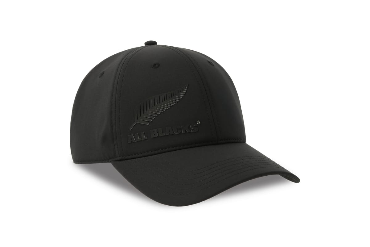 Cappellino nero ufficiale All Blacks Rugby con visiera e logo in rilievo.