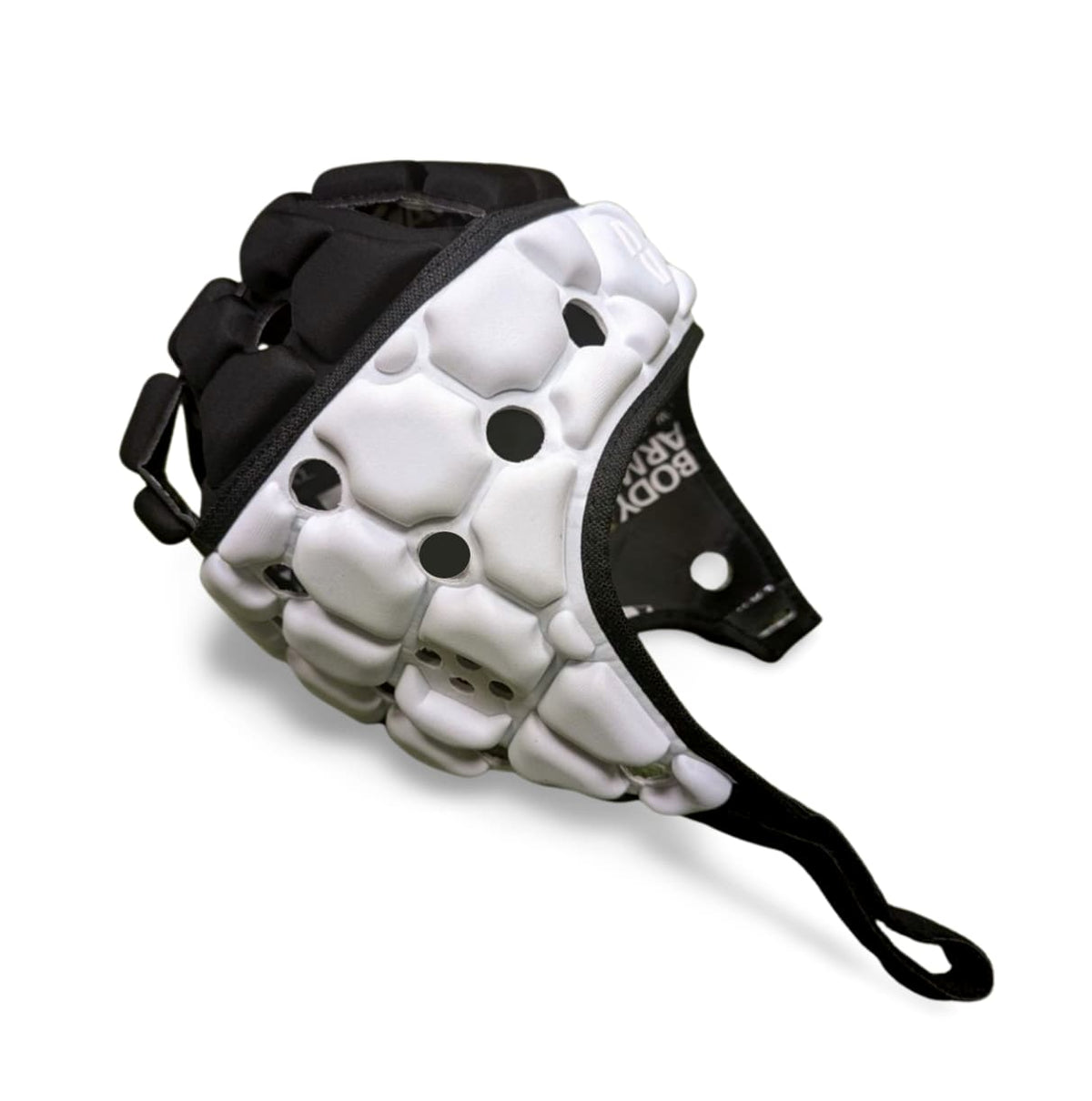 Caschetto da rugby Body Armour bianco e nero con imbottitura protettiva e ventilazione.