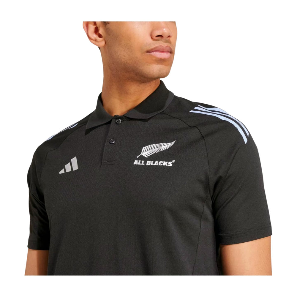 Polo da rugby Adidas All Blacks 2025: polo nera ad alte prestazioni con logo All Blacks