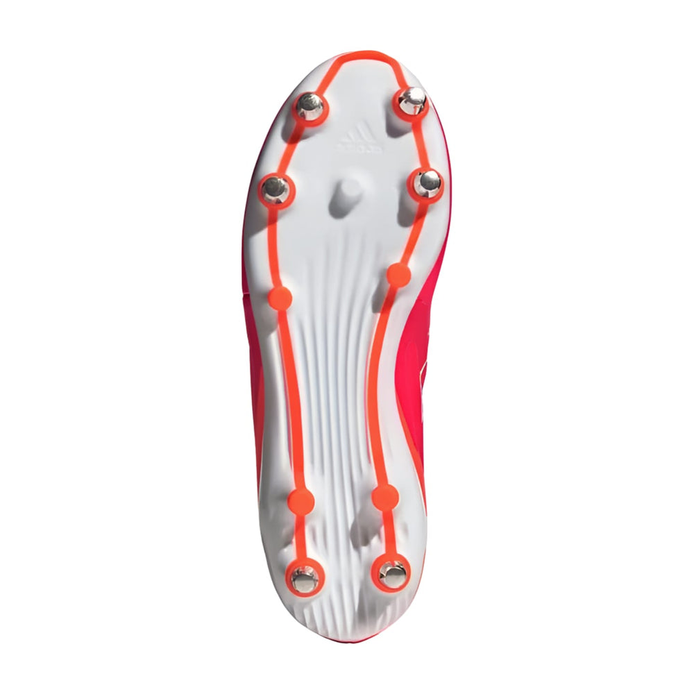 Scarpini da rugby Adidas RS-15 Elite Lucid Red: vista dal basso che mostra la suola bianca con dettagli arancioni e borchie metalliche.