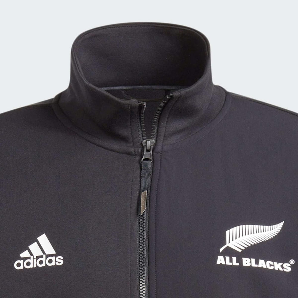 Giacca da rugby Adidas All Blacks nera con zip e logo.
