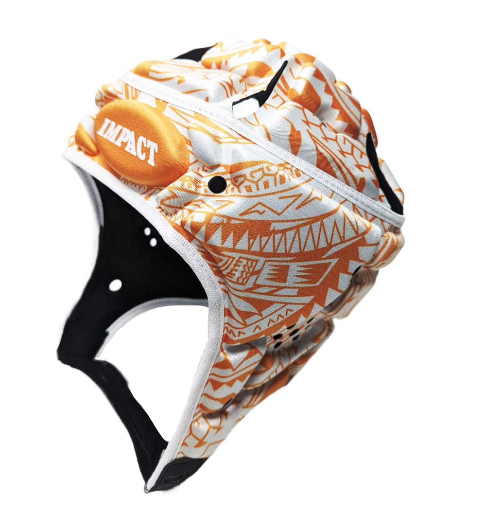 Caschetto da rugby Impact, modello Maori, con design arancione e bianco.