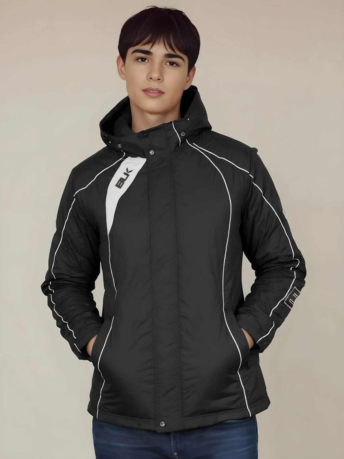 Giacca invernale nera con cappuccio e strisce bianche BLK