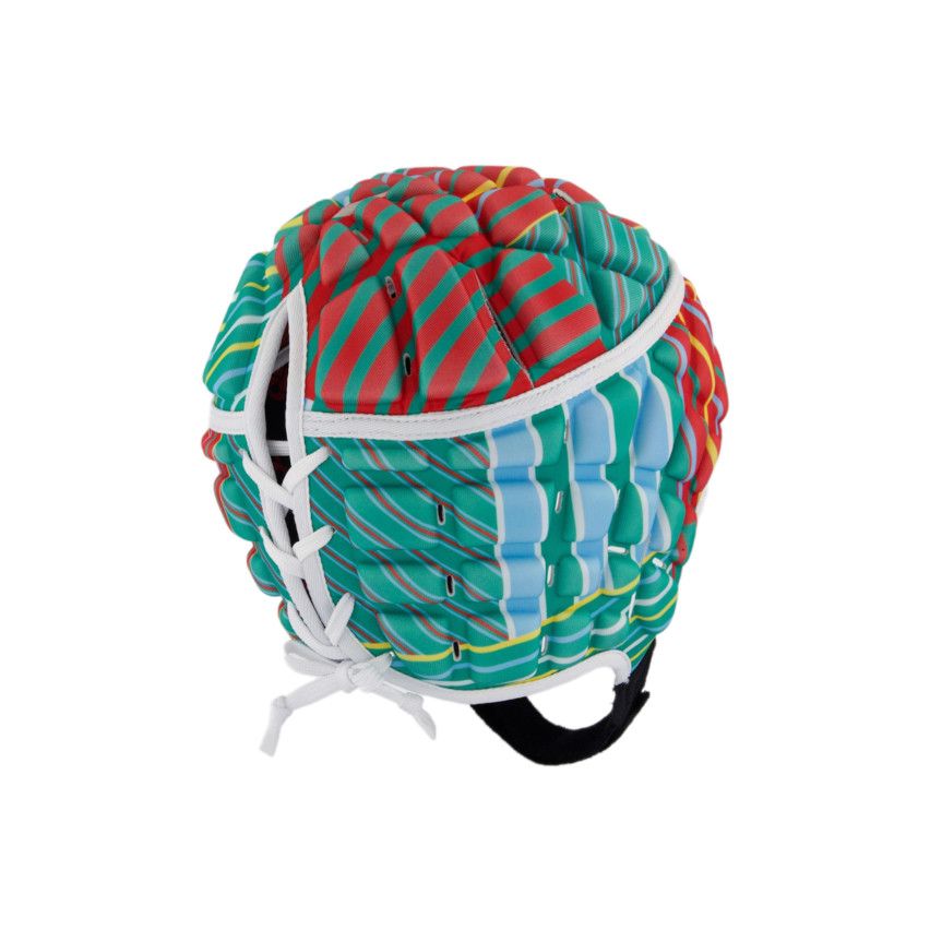 Caschetto da rugby Canterbury RAZE con fantasia a righe multicolori e chiusura a lacci bianca.