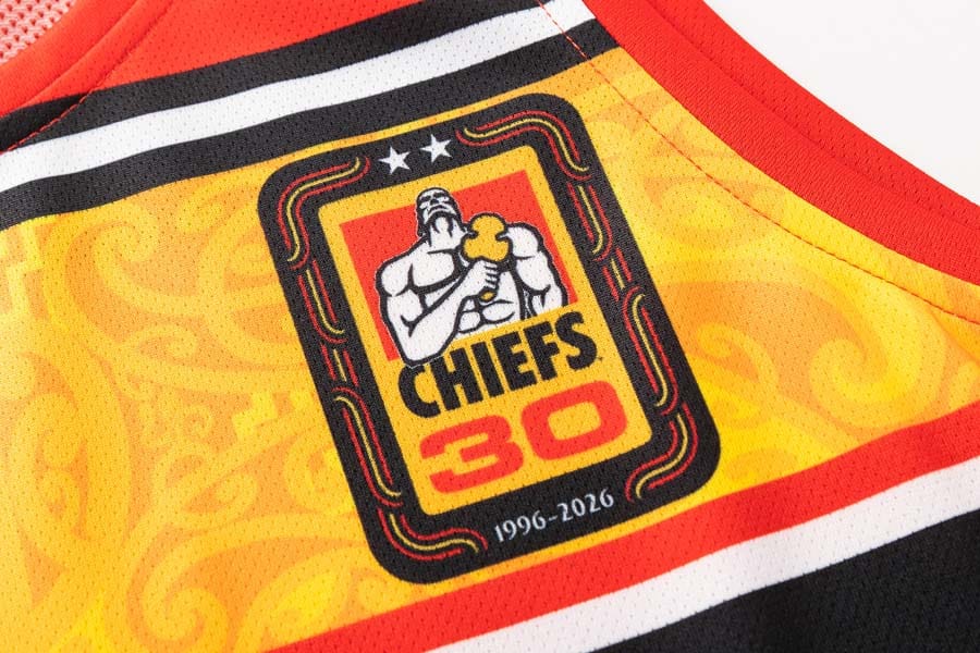 Canottiera training Chiefs 30° anniversario 1996-2026 con stemma ufficiale.