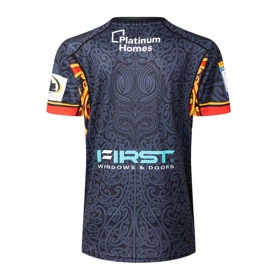 Maglia Rugby Chiefs 2026 Home PRO con design tribale blu e dettagli rossi/gialli.