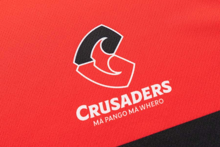 Maglia da allenamento ufficiale Rugby Crusaders 2026 con logo e scudo.