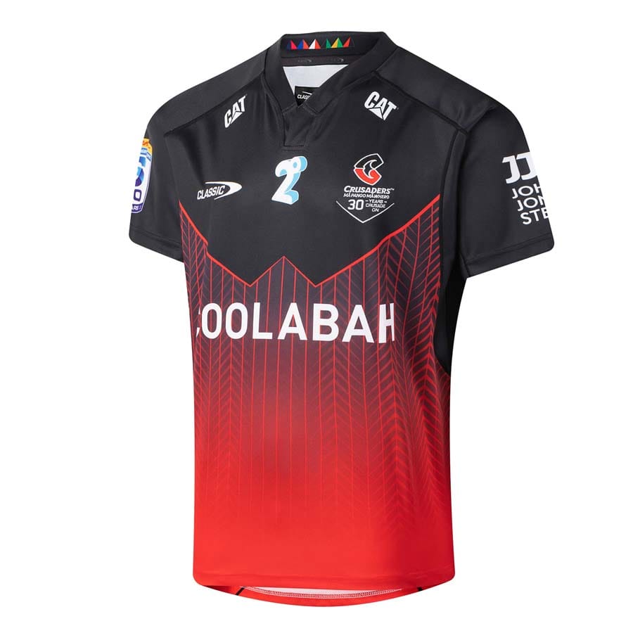 Maglia Rugby Crusaders 2026 Home PRO: design nero e rosso con logo CAT.