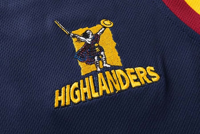 Canottiera ufficiale Highlanders rugby con logo ricamato.