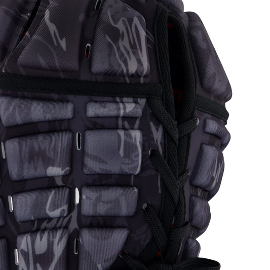 Caschetto da rugby Canterbury RAZE Force nero con imbottitura protettiva e lacci.