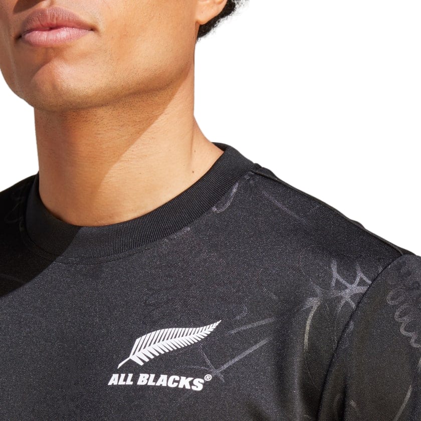 T-shirt in poliestere Adidas All Blacks Supporters: maglietta da rugby nera con il logo degli All Blacks.