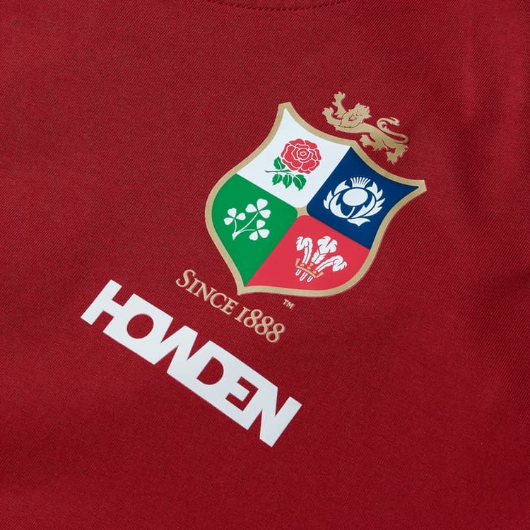 Maglietta da rugby dei British & Irish Lions: maglietta rossa in cotone con l'emblema ufficiale dei Lions.