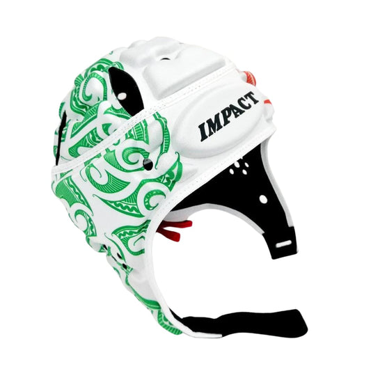 Caschetto da rugby Impact bianco con design tricolore e motivo Maori verde.
