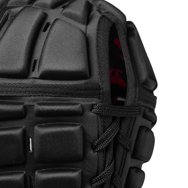 Caschetto da rugby Canterbury RAZE nero con chiusura a lacci e imbottitura protettiva.