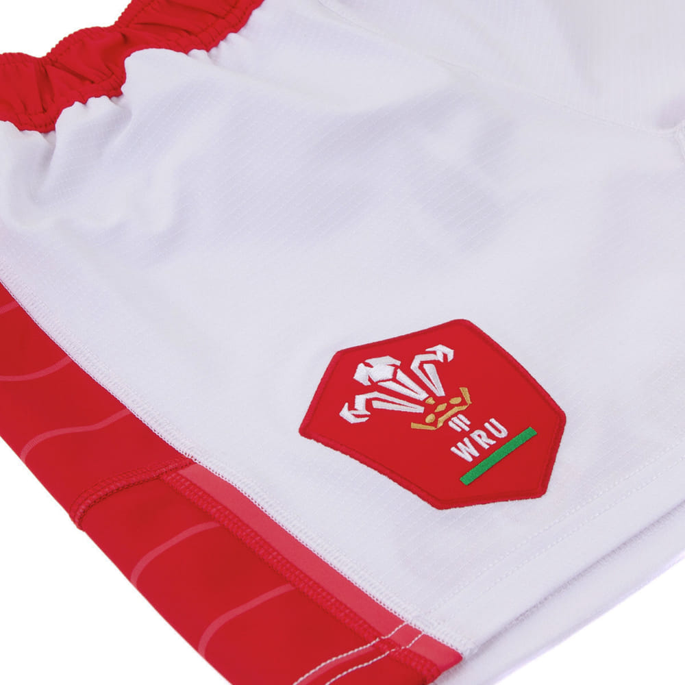 Pantaloncino da rugby Galles Home 2023 bianco con stemma WRU rosso.