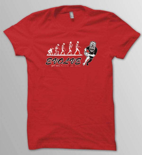 T-shirt rossa con stampa "Evolve Rugby" e grafica di un giocatore.
