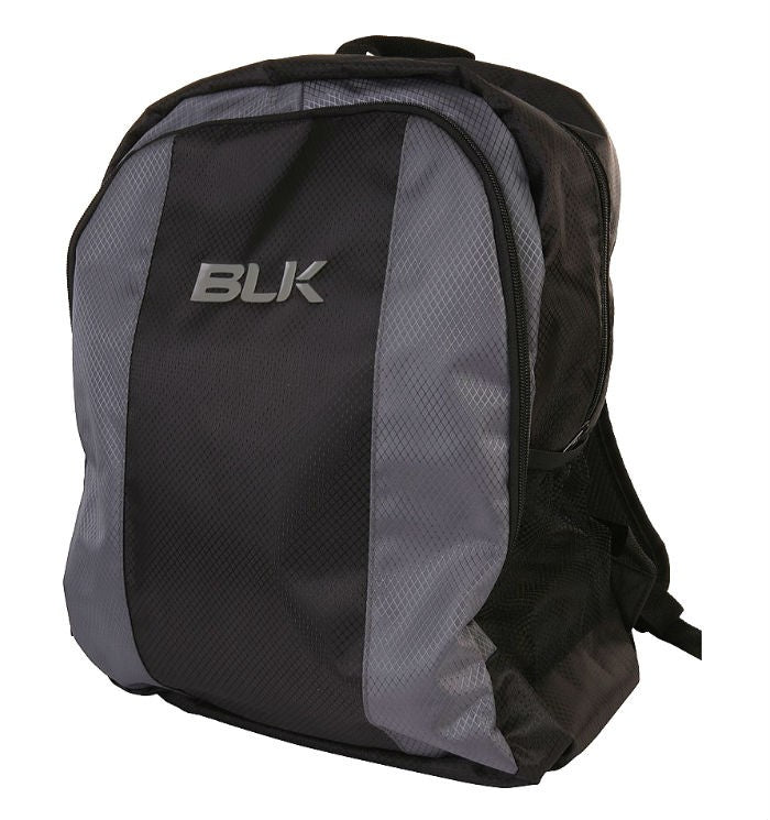 Zainetto BLK Tek grigio e nero, con logo BLK in rilievo, ideale per sportivi.