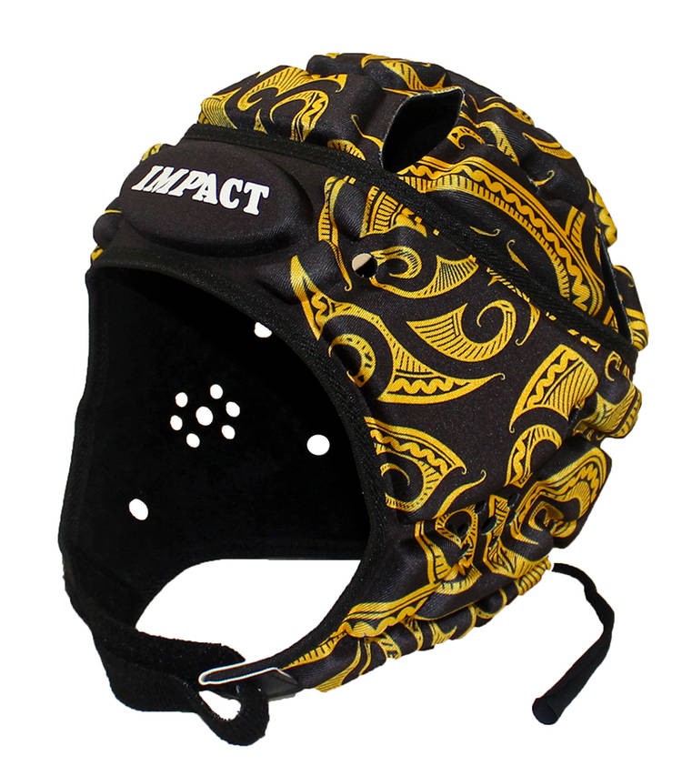 Caschetto da rugby Impact con design Maori oro su nero.