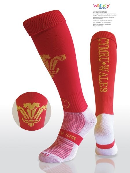 Calze Wacky Sox Galles rosse con stemma dei Galles e scritta "Cymru Wales".