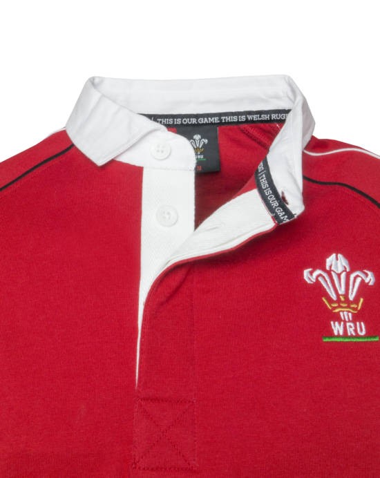 Maglia da rugby WRU Galles rossa a manica lunga con colletto bianco.