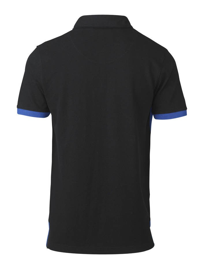 Maglia polo rugby uomo nera con dettagli blu sulle maniche e sul colletto.