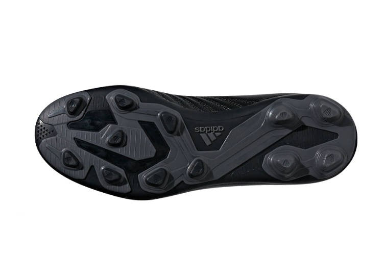Suola scarpino Adidas X 18.4 FxG nera con tacchetti multidirezionali.