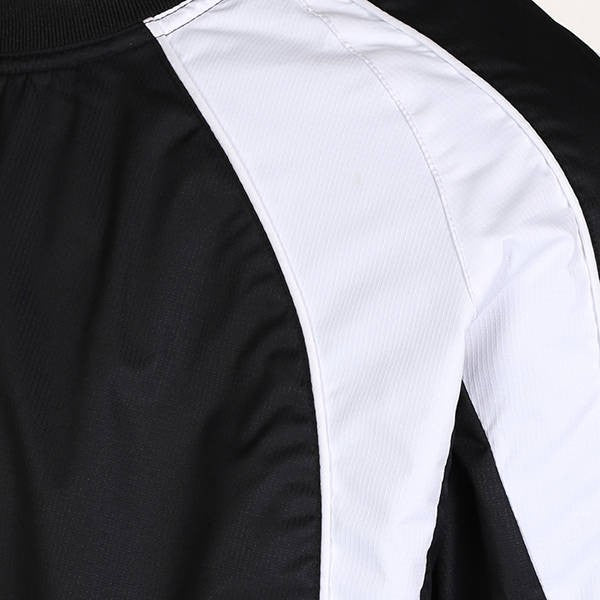 Top allenamento Elite RGR nero con inserto bianco sulla manica.