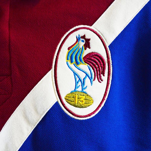 Polo rugby vintage Francia con gallo stilizzato e numero 13.