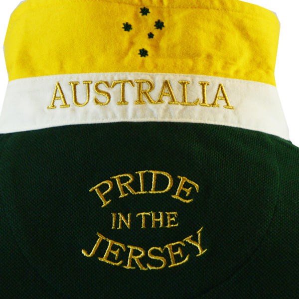 Polo rugby vintage Australia verde con scollo giallo e scritta "Pride in the Jersey".