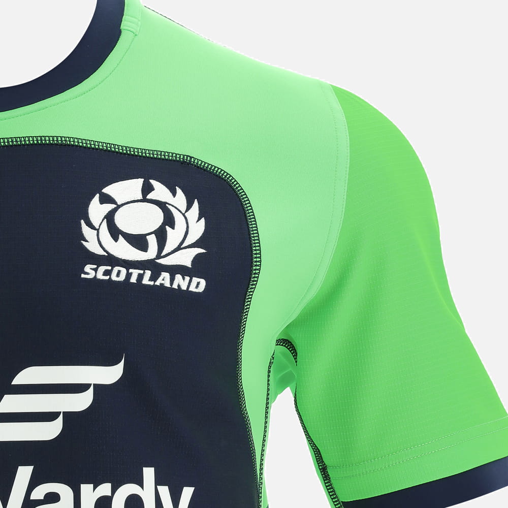 Maglia Rugby Scozia Training 2021-22 Fluo: Maglia da allenamento della nazionale di rugby scozzese nei colori verde lime e blu navy, con l'emblema del cardo scozzese.