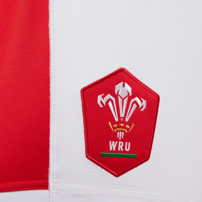 Dettaglio pantaloncini da rugby Galles Home 2021 con stemma WRU