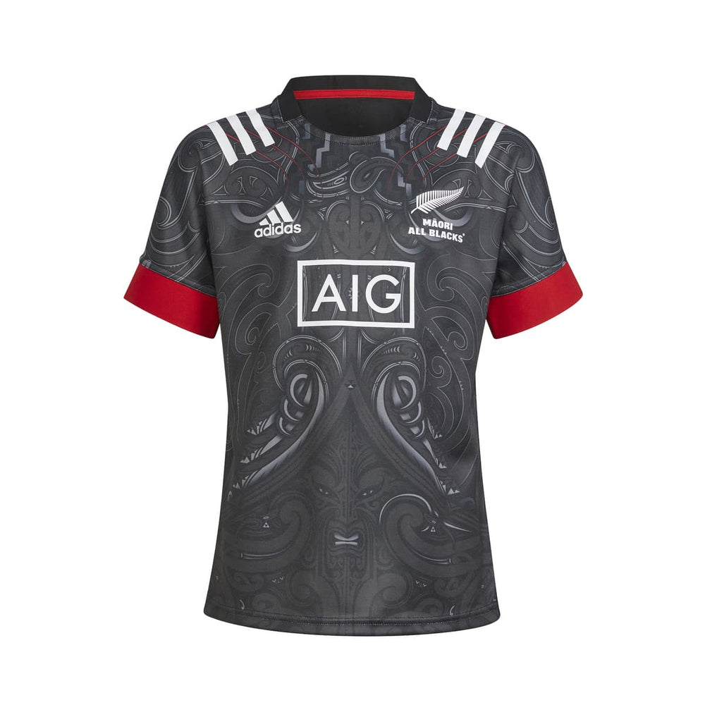 Maglia rugby All Blacks Maori 2022 Adidas, grigio antracite con dettagli rossi.