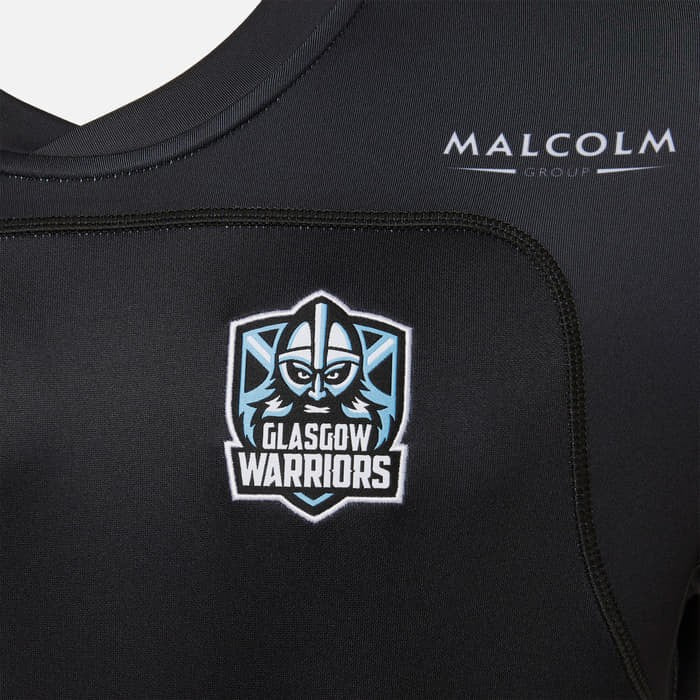 Maglia da rugby home Glasgow Warriors nera con stemma squadra.