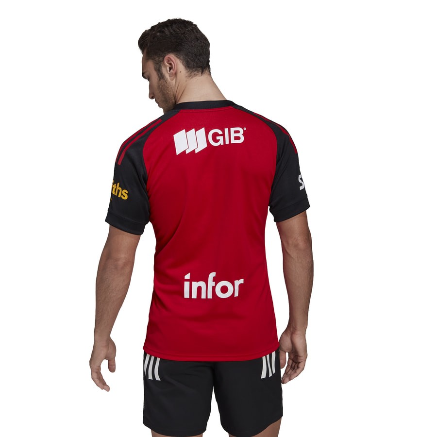 Maglia Rugby Crusaders Home 2022 Adidas rossa e nera vista da dietro.