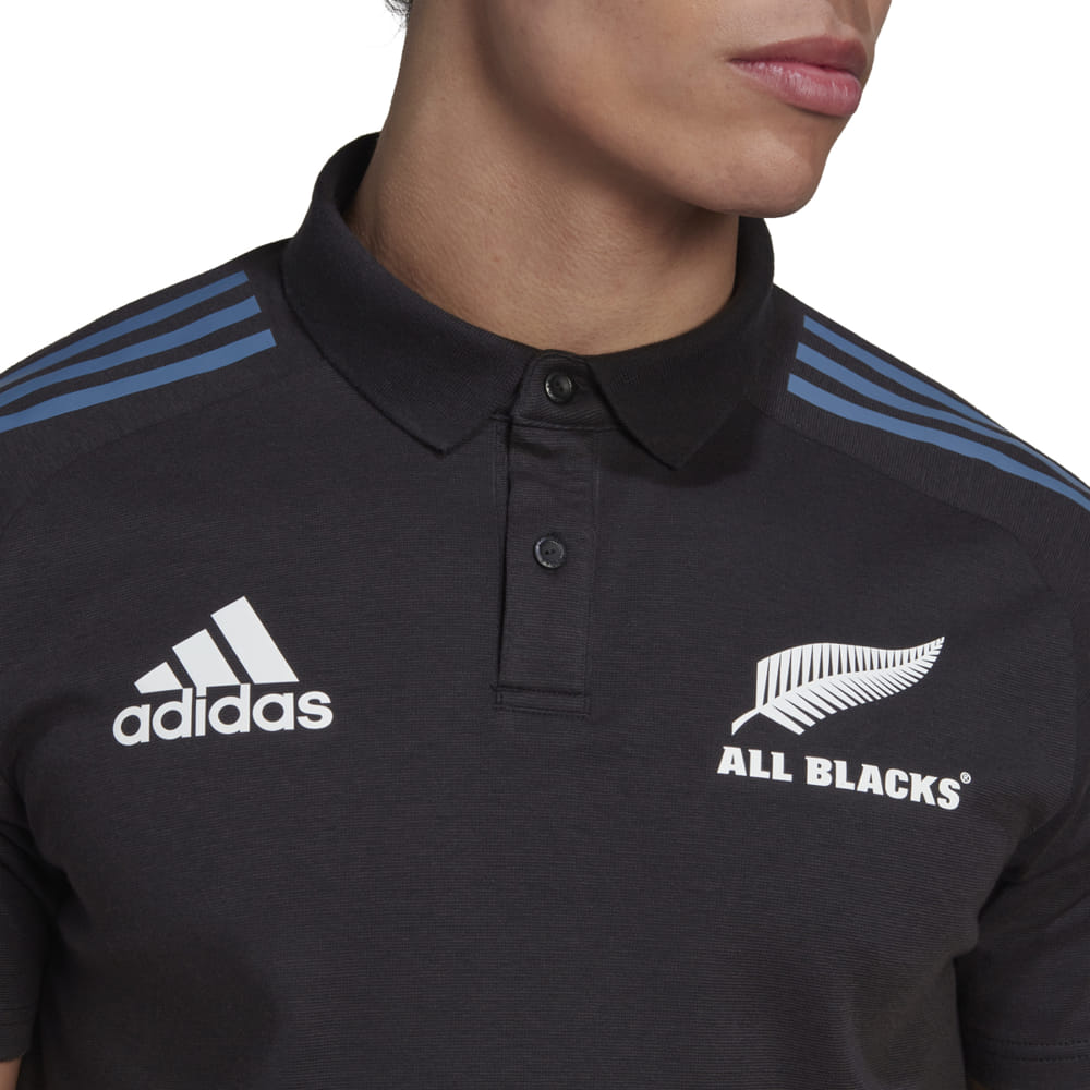 Polo da rugby Adidas All Blacks 2023 uomo, nera con logo bianco.