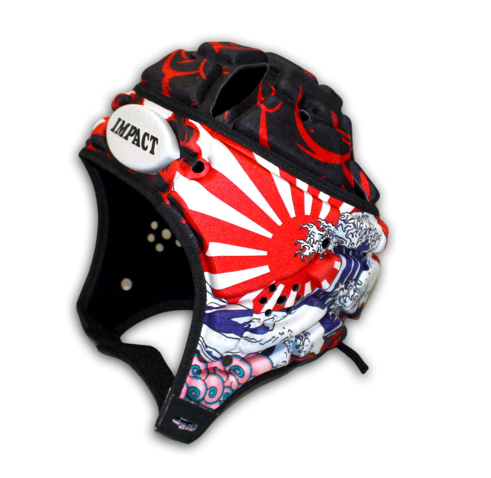 Caschetto Impact Rugby Japan Wave: casco protettivo da rugby con un suggestivo motivo a onda giapponese e sole nascente.